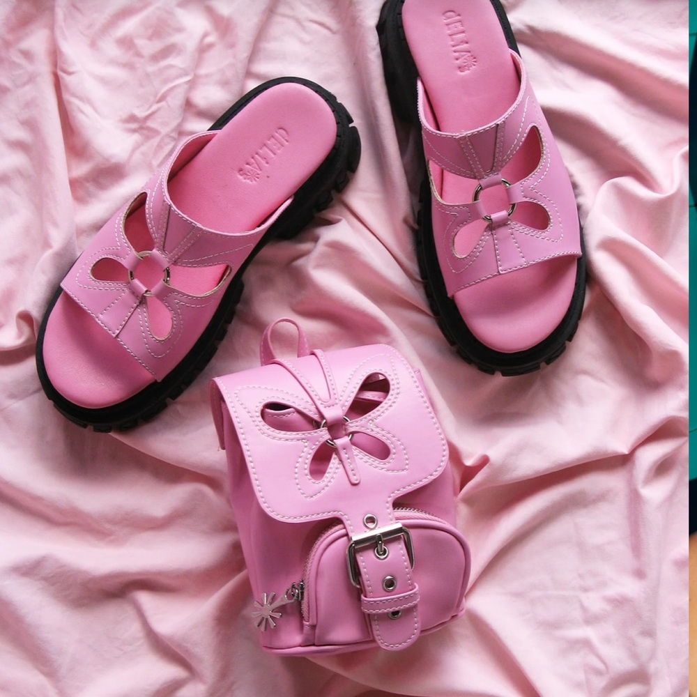 Delia's Platform Slides